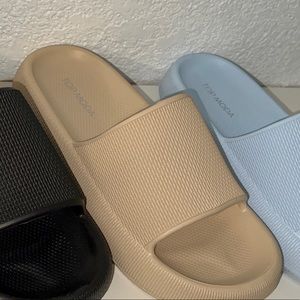 Very cute comfy sandal